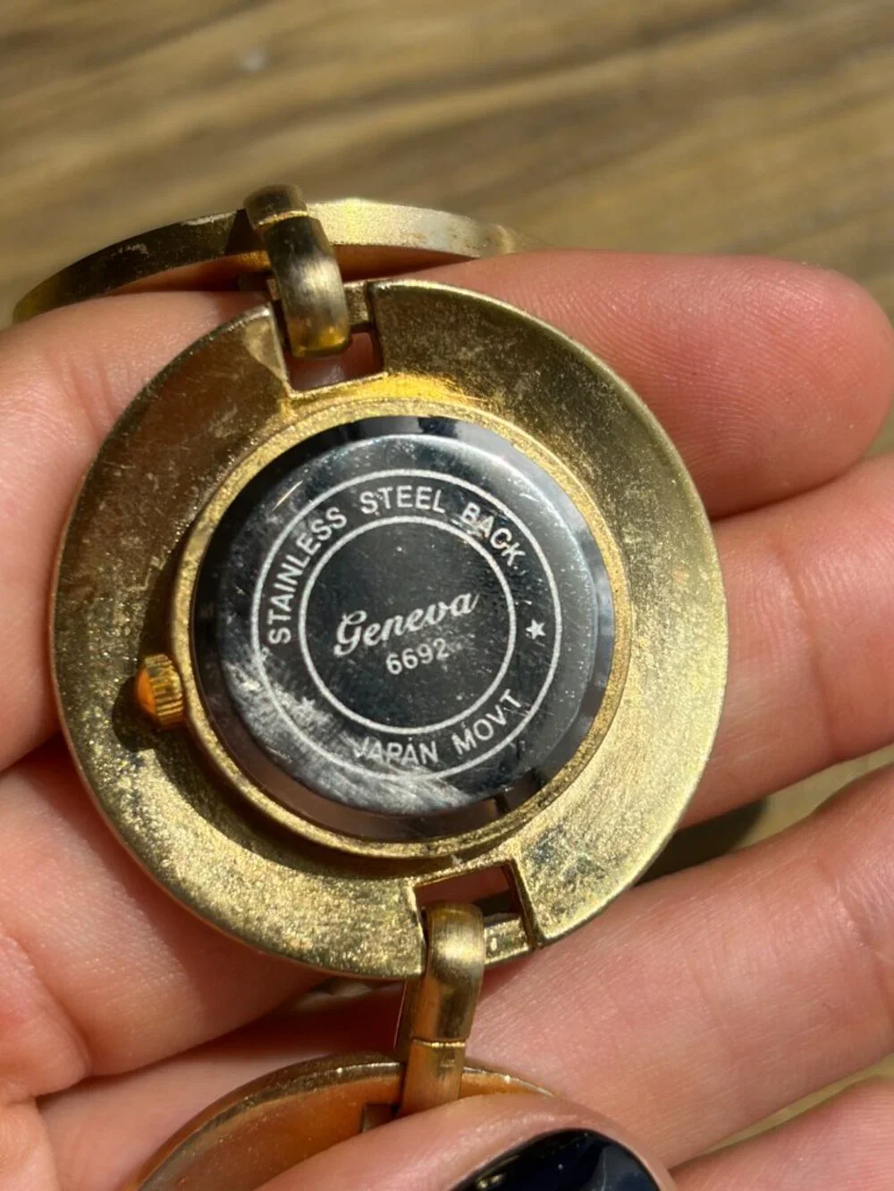 vintage geneva gold round swiss watch so elegant classy perfect accessory OS